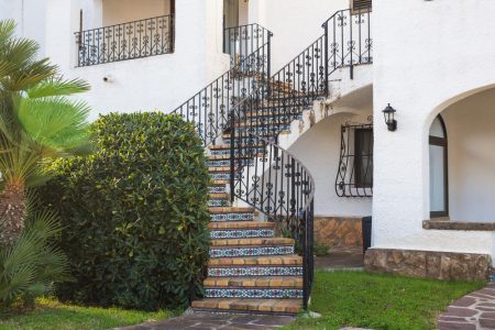 Escalier extérieur pour une maison moderne